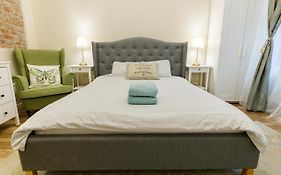 Beautiful Apartment In Heart Of Historical Center